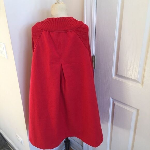 Red Cape Coat   - Picture 5 of 5